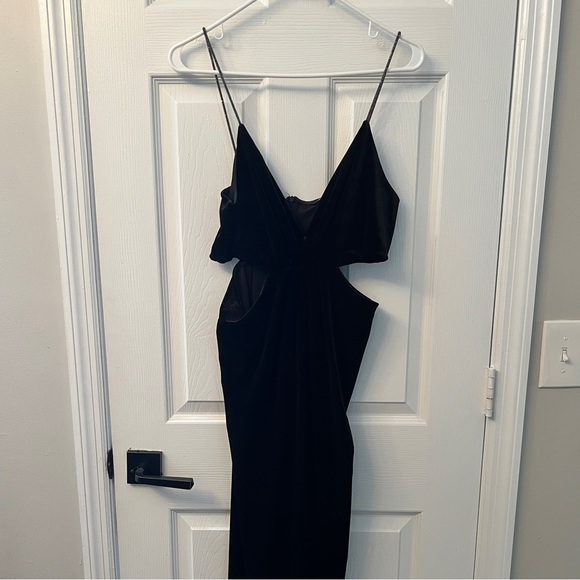 Zara Black Jumpsuit with Sophisticated Silhouette - Picture 2 of 3